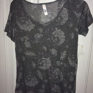 Xs LuLaRoe Rose Classic Tee